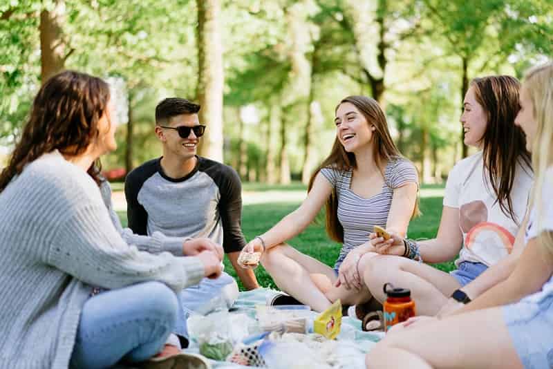 Students have a picnic on campus at Regent University. Learn more about the Early College program. 