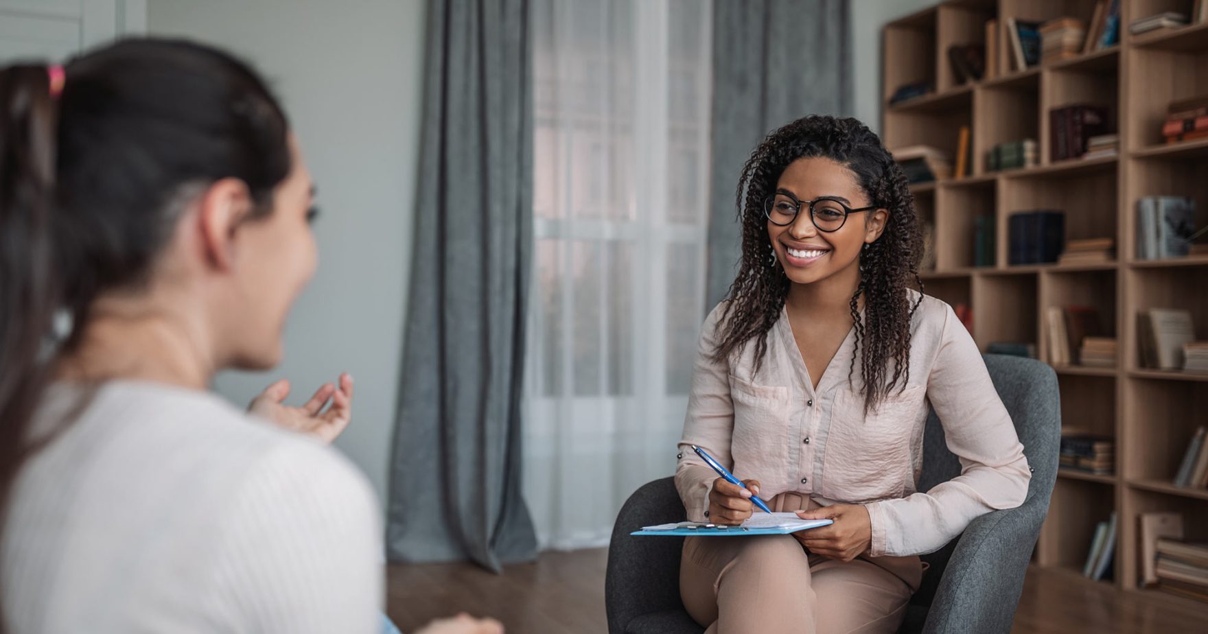 A counselor actively listening to a client: Learn more about Regent University's bachelor's in psychology program online and Virginia Beach